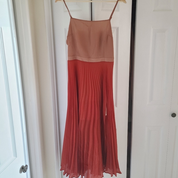 NWT Pleated Dress - Picture 4 of 5